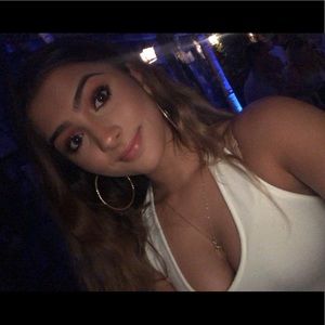 Meet your Posher, Anxhela